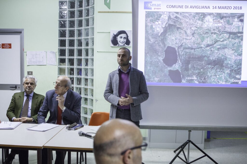 Il sindaco di Avigliana Andrea Archinà insieme ai vertici di Smat: l'amministratore delegato Marco Ranieri e il presidente Paolo Romano