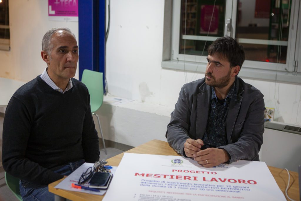 Riccardo Azzolini, direttore della Casa di carità arti e mestieri di Avigliana insieme a Enrico Tavan, assessore alle Politiche giovanili e del Lavoro del Comune di Avigliana