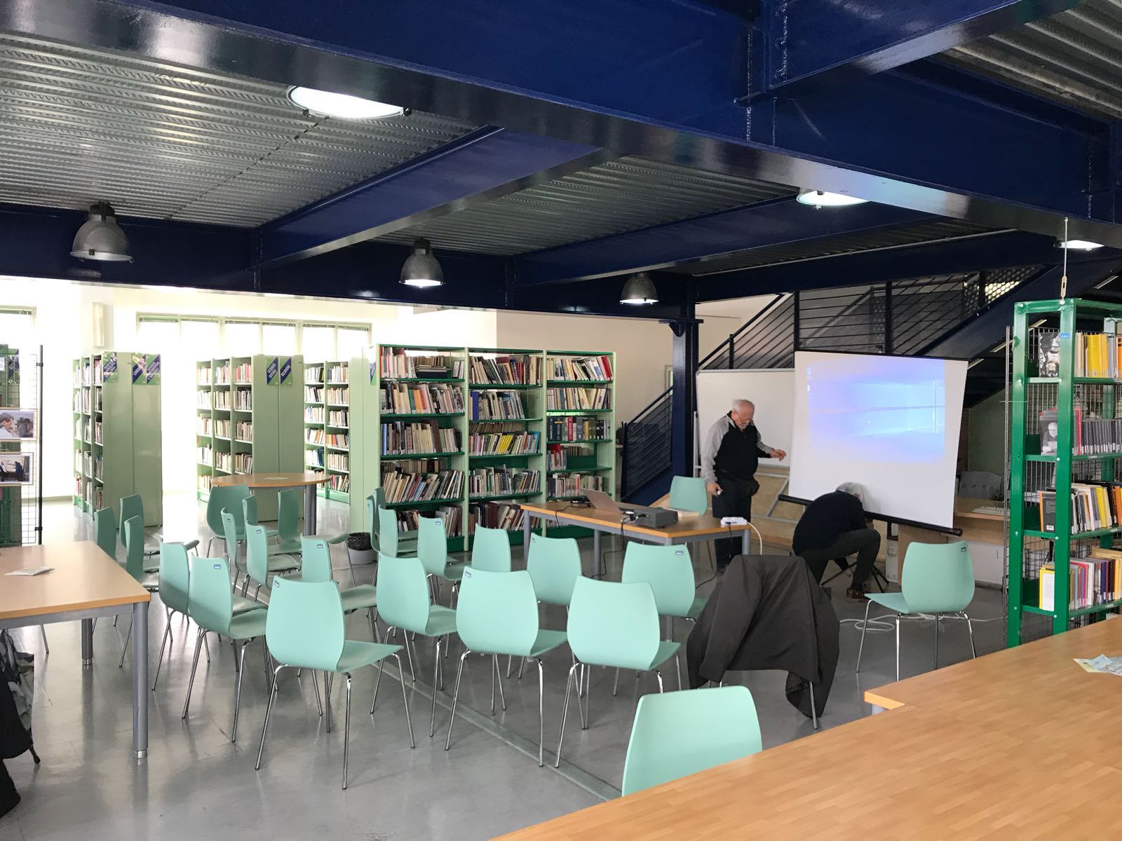 Biblioteca civica Primo Levi in via IV Novembre 19, presso La Fabrica