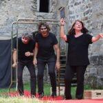 Passaggi è uno spettacolo messo in scena dall'associazione Artemuda, scritto, diretto e interpretato da Roberto Micali, Renato Sibille, Patrizia Spadaro nell'ambito della rassegna della rassegna "Chantar l'Uvèrn"