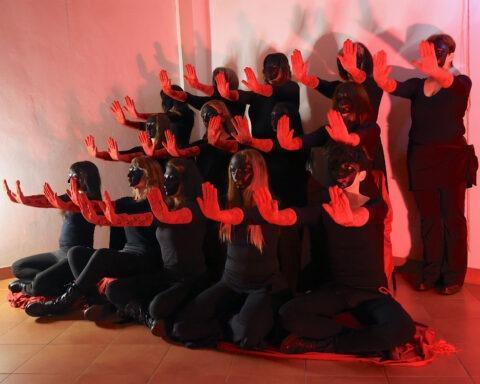 La performance Coraggio e paura del gruppo Dancer in progress di Reano