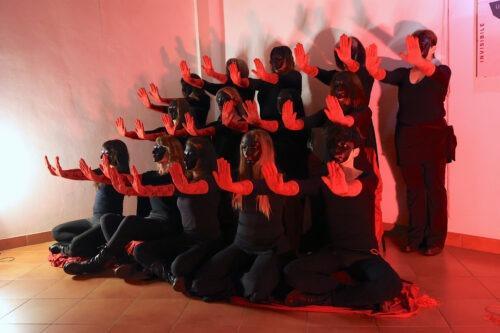 La performance Coraggio e paura del gruppo Dancer in progress di Reano